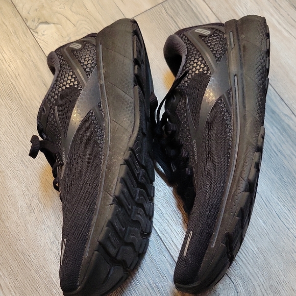 Brooks Ghost - Picture 2 of 6